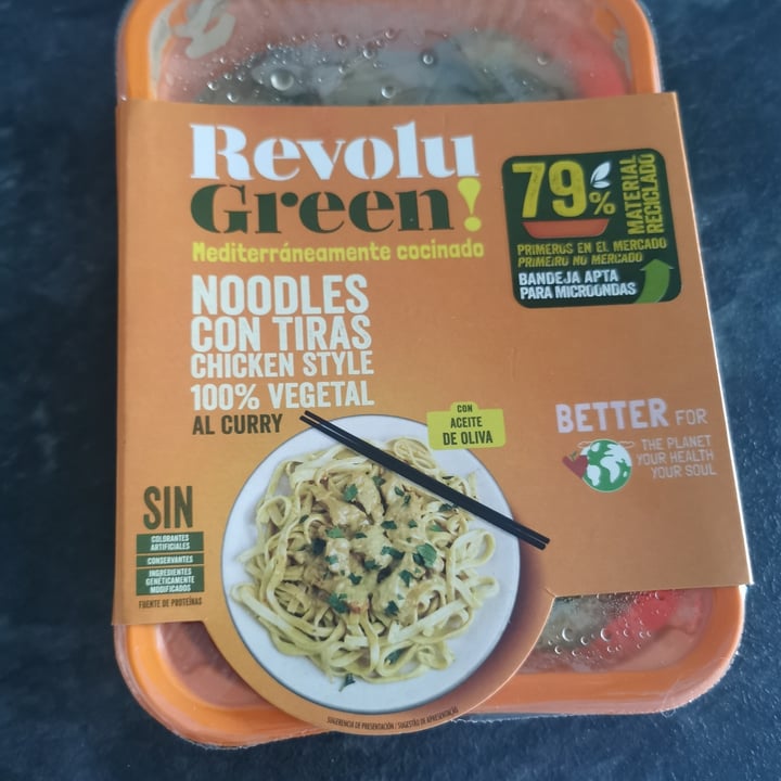 photo of Revolu Green Noodles con tiras chicken style al curry shared by @cristyglez on  28 Aug 2024 - review