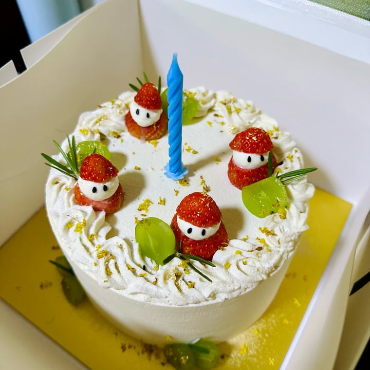 photo of Radeau Pistachio Cherry Chocolate Cake (Christmas Special) shared by @lavanyak on  04 May 2024 - review