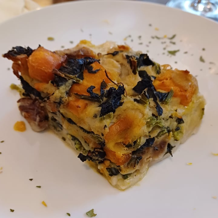 photo of Samsara e Volta Rossa Lasagne di cavolo nero, zucca e noci shared by @miocillo0 on  07 Jan 2024 - review
