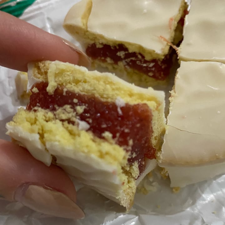 photo of Felices Las Vacas Alfajor Blanco Con Membrillo shared by @marynasalas on  06 Jun 2024 - review