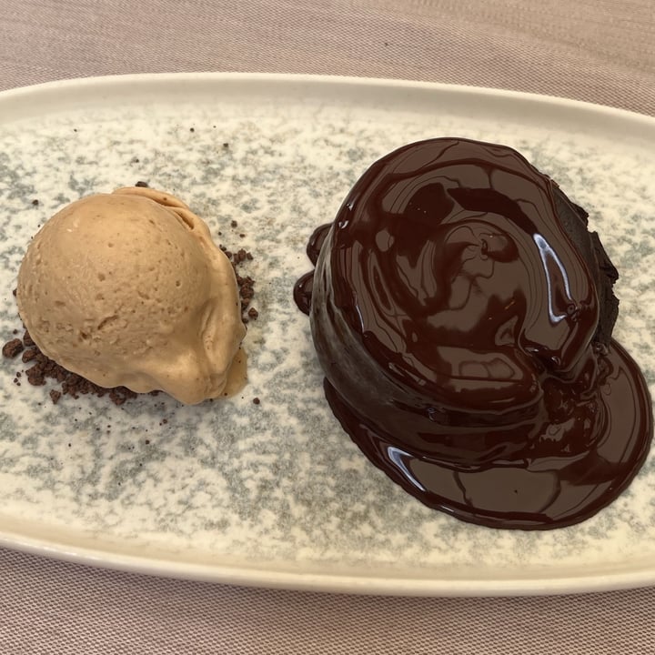 photo of La Capella de Can Gambús coulant de chocolate con helado de avellana shared by @azabachepeluda on  08 May 2024 - review