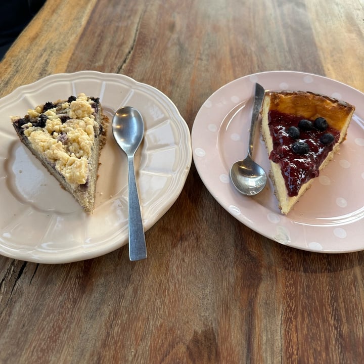photo of PANNERIA blueberry crumble slice shared by @vannyrev on  29 Apr 2024 - review