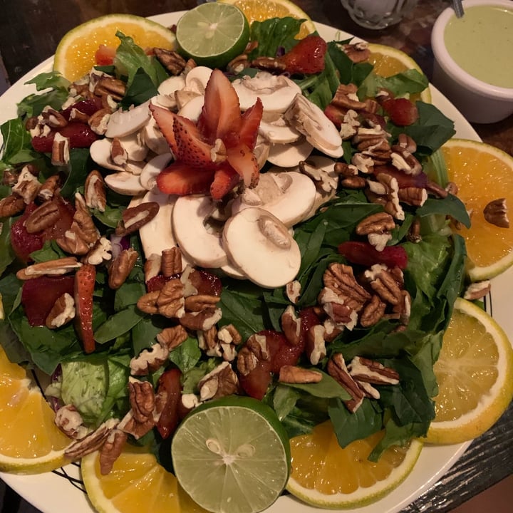 photo of La Biznaga Arte y Café Ensalada de frutas y espicaca shared by @happycoconut2004 on  18 Jan 2025 - review