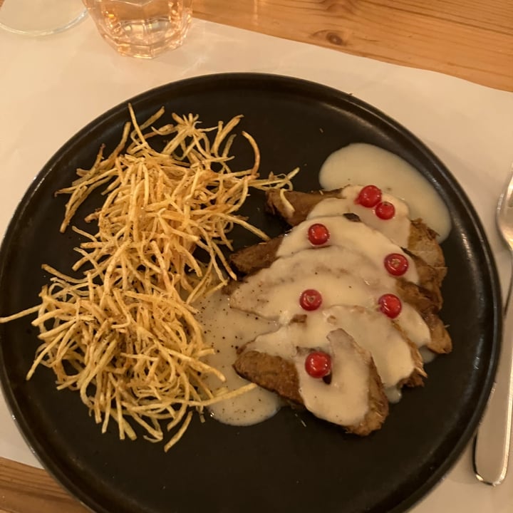 photo of Nativa Ristorante Arrosto di seitan, salsa di mele alla birra, patate scapigliate croccanti shared by @beuzza on  09 Mar 2024 - review