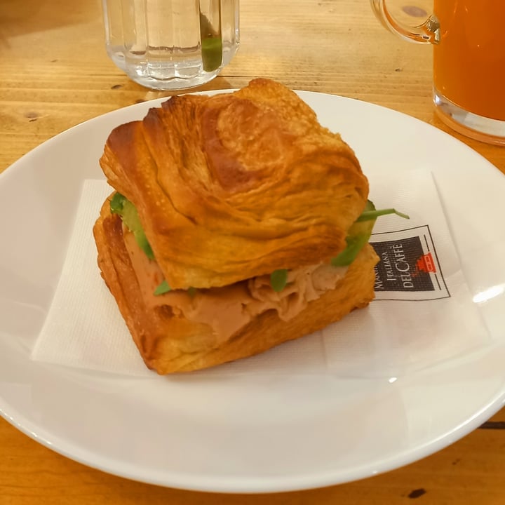 photo of Olivia Rose Pasticceria Cubo con avocado e affettato veg shared by @laura02 on  10 Apr 2025 - review