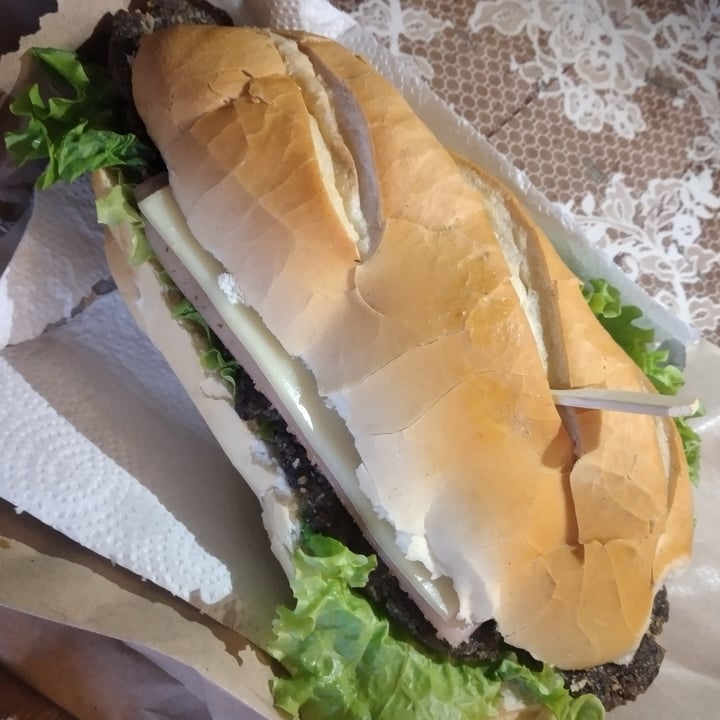 photo of Ohana AlmaVeg Sandwich de hongos completo shared by @vickycorrea on  12 Apr 2024 - review