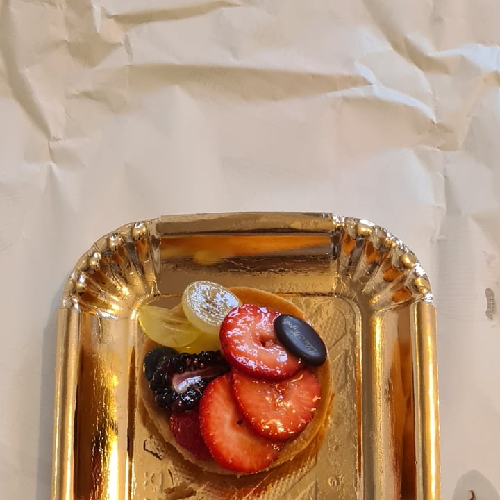 photo of Pastry by Angelo Crostata con la frutta Vegan shared by @sara1234 on  02 Dec 2023 - review