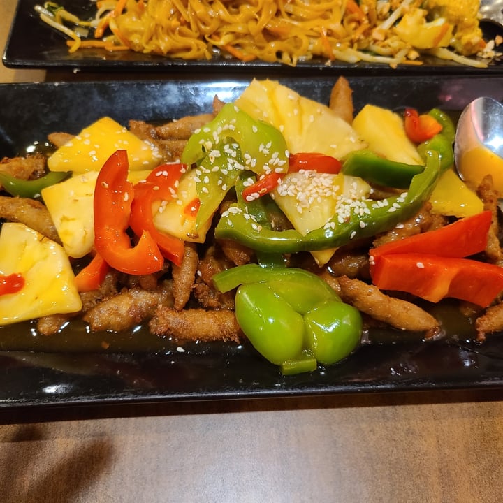 photo of Blossom Vegetarian Restaurant Sweet and Sour Spare Ribs shared by @sofihuasteca on  31 Mar 2024 - review