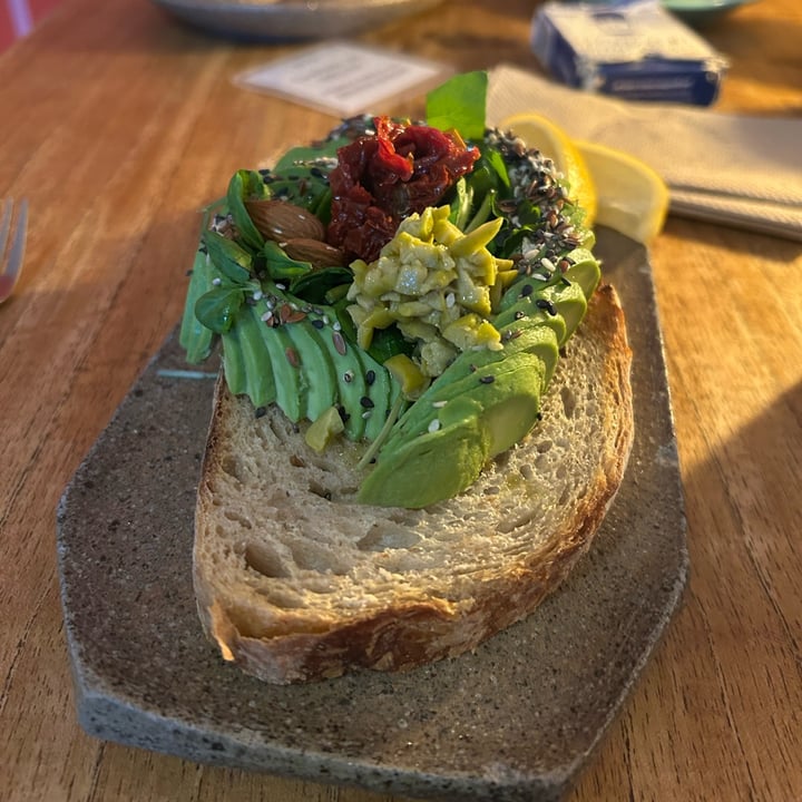 photo of Casa Hulpe - Café de Especialidad avocado vegano shared by @juliastepanenko on  27 Sep 2025 - review
