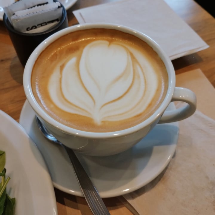 photo of Hortaleza Flat White Grande shared by @aymaraluz on  13 Apr 2024 - review