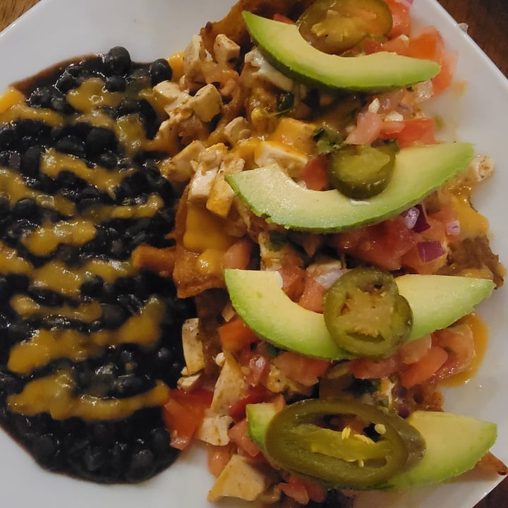photo of LOS GATOS LOCOS Chilaquiles shared by @chrissydinardo on  20 Apr 2025 - review