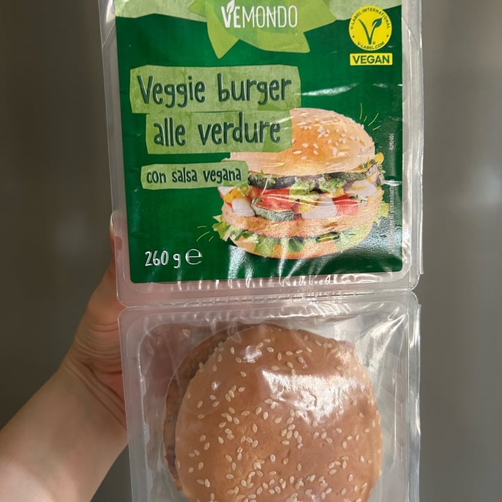 photo of Vemondo Veggie Burger Alle Verdure shared by @laveganasiciliana on  14 Sep 2025 - review