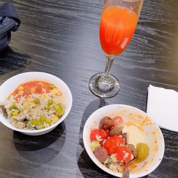 photo of Aeroparque by AMAE Lounge - Pre-embarque Nacional Quinoa Con Cherry Y Aceitunas shared by @rocioroom on  20 Dec 2024 - review