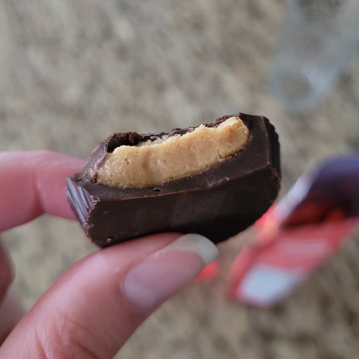 photo of UNREAL Dark Chocolate Peanut Butter Cups shared by @yourfriendjen on  15 Aug 2025 - review