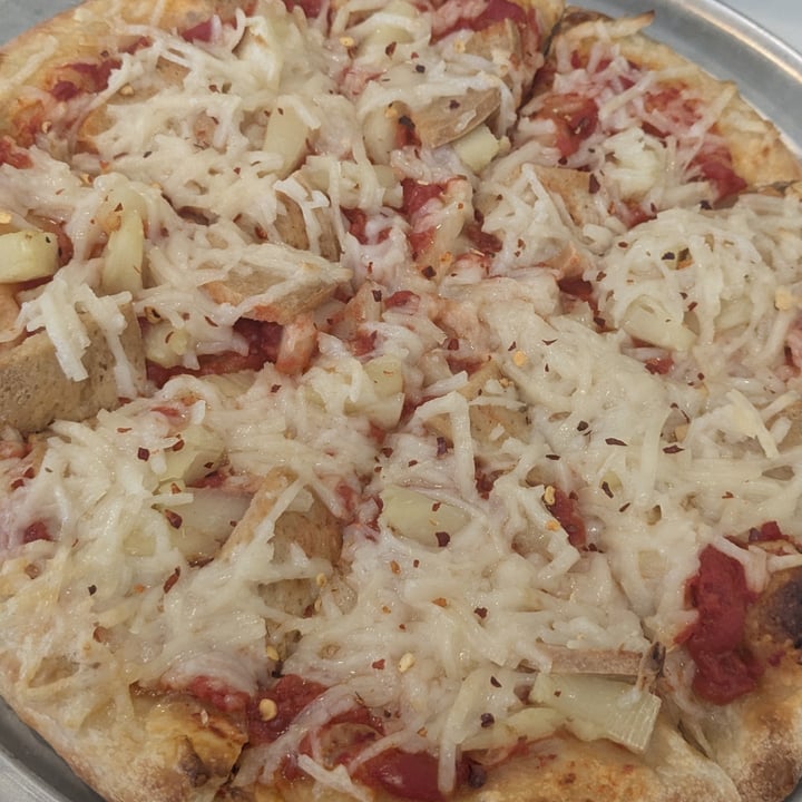 photo of Loving Hut Hawaiian pizza shared by @mari84 on  20 Sep 2025 - review