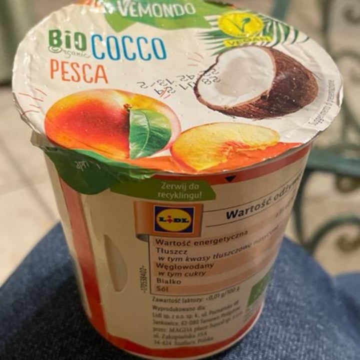 photo of Vemondo yogurt bio cocco pesca shared by @rossellasammarra on  18 Mar 2024 - review