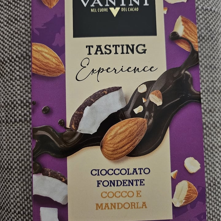 photo of Vanini Cioccolato fondente cocco e mandorla shared by @lavinia88 on  18 Jan 2024 - review
