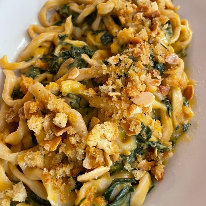 photo of Gli Attortellati Pici con zucca, tartufo e briciole di pane tostato shared by @nevertrustabanshee on  16 Nov 2024 - review