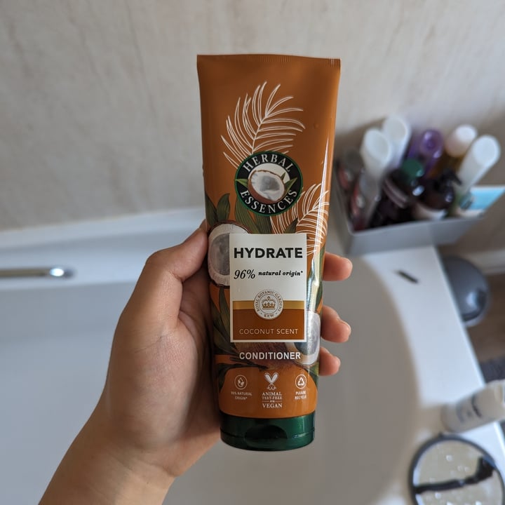 photo of Herbal Essences Coconut Scent Conditioner shared by @katchan on  07 May 2024 - review