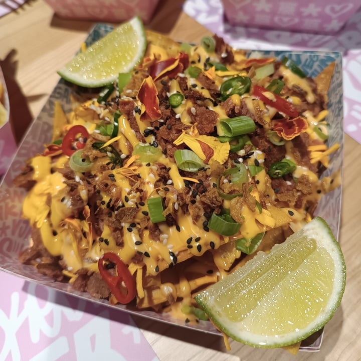 photo of Vegan Junk Food Bar Nachos shared by @eli-trujillo on  30 Nov 2023 - review