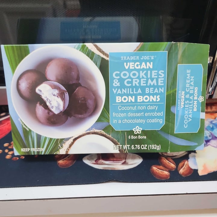 photo of Trader Joe's Vegan Cookies & Cream Vanilla Bean Bon Bons shared by @taifitcast on  03 Oct 2023 - review