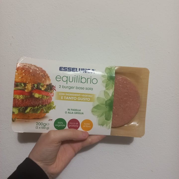 photo of Esselunga Equilibrio - burger vegetali a base di soia shared by @justjesss on  09 May 2024 - review