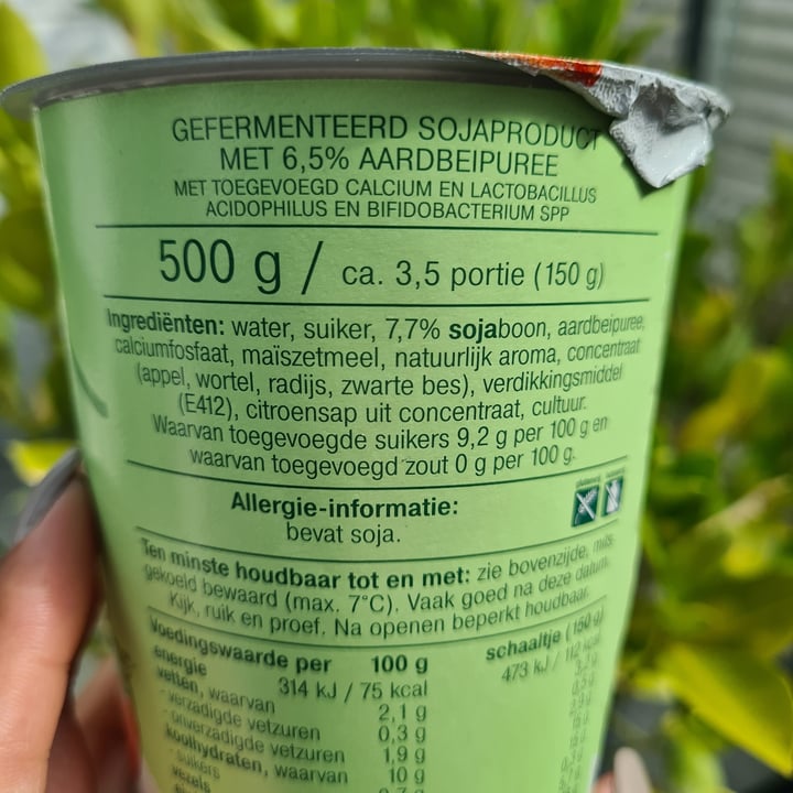 photo of Albert Heijn soja gurt aardbei shared by @ishara- on  28 Mar 2024 - review