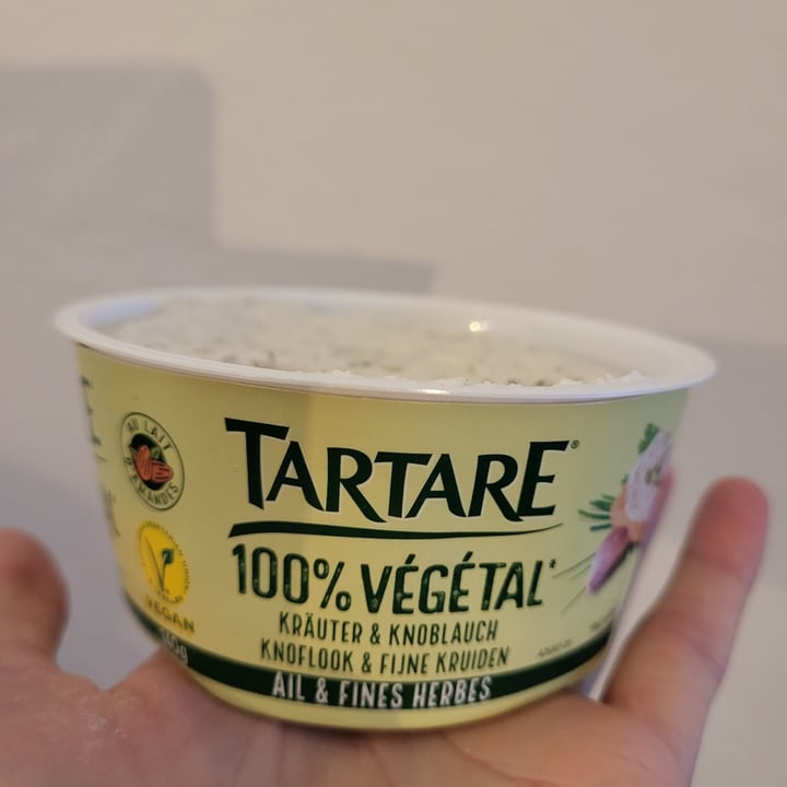 photo of Tartare 100% végétal au lait d'amande ail et fines herbes shared by @melblondie on  29 Nov 2023 - review