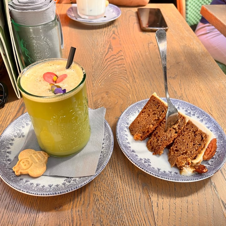 photo of Bmonza bistrot Caramel Apple Cake shared by @aurylois on  21 Sep 2025 - review