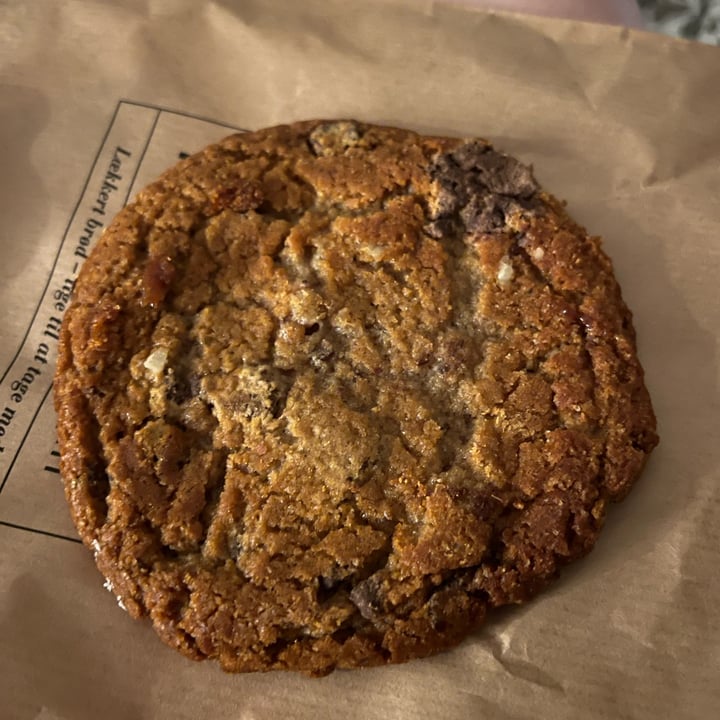 photo of 7-Eleven Saltkaramel cookie (Salted caramel cookie) shared by @asiayportia on  09 Oct 2025 - review
