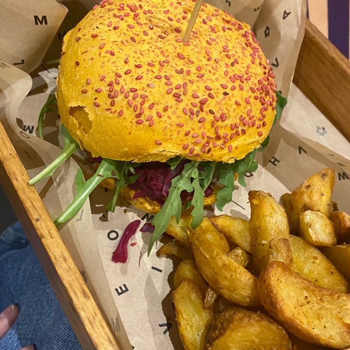 photo of Flower Burger Botanical Burger shared by @elisaleone on  13 Nov 2023 - review