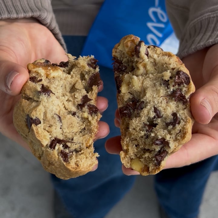 photo of Levain Bakery – Venice Chocolate Chip Walnut Cookie shared by @samanthab3 on  13 May 2025 - review