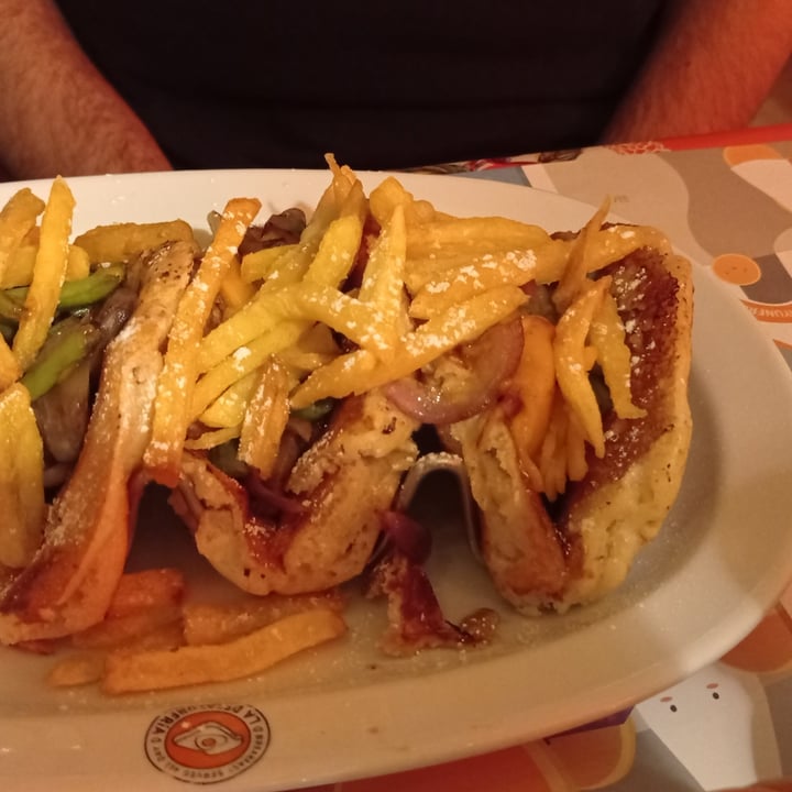 photo of La Desayunería Vegan pancake tacos shared by @moniqueta on  07 Sep 2023 - review