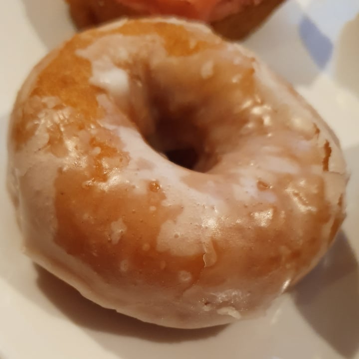 photo of Rainbow Donuts Vegan Vanilla Donut shared by @paniwilson on  20 Oct 2024 - review