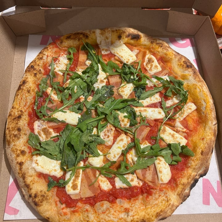 photo of Angolo pizza napolitana vegana Limoncello y rúcula shared by @zullybee on  06 Oct 2025 - review