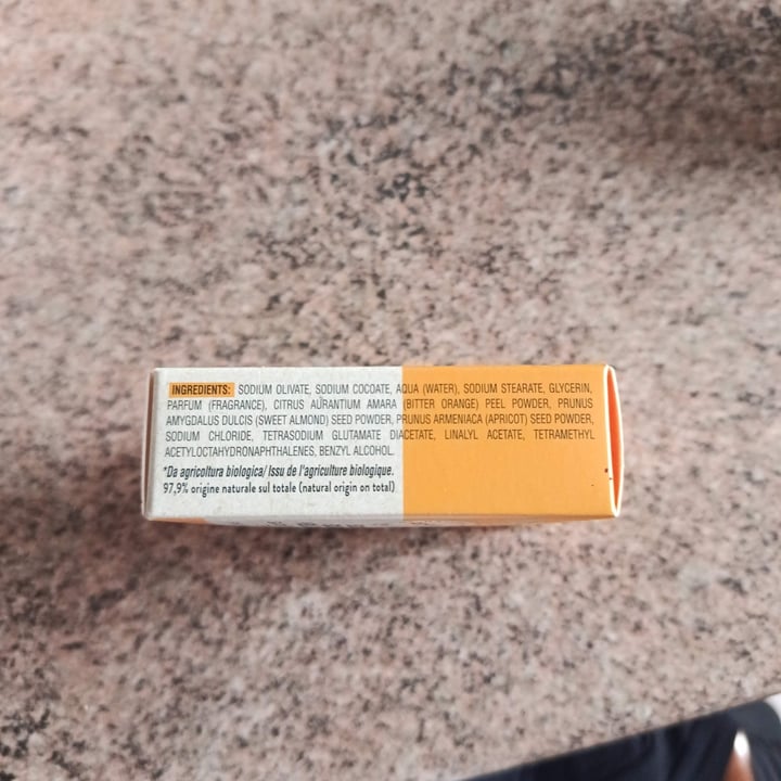 photo of Omnia Botanica Scrub Solido Vellutante Mandorle e Fiori d'Arancio shared by @azaholmes01 on  13 Sep 2025 - review