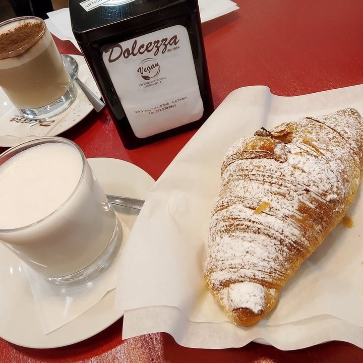 photo of Bar Dolcezza di Cuscunà Temistocle cornetto al cioccolato e latte di soia shared by @marydrago3 on  04 Sep 2025 - review