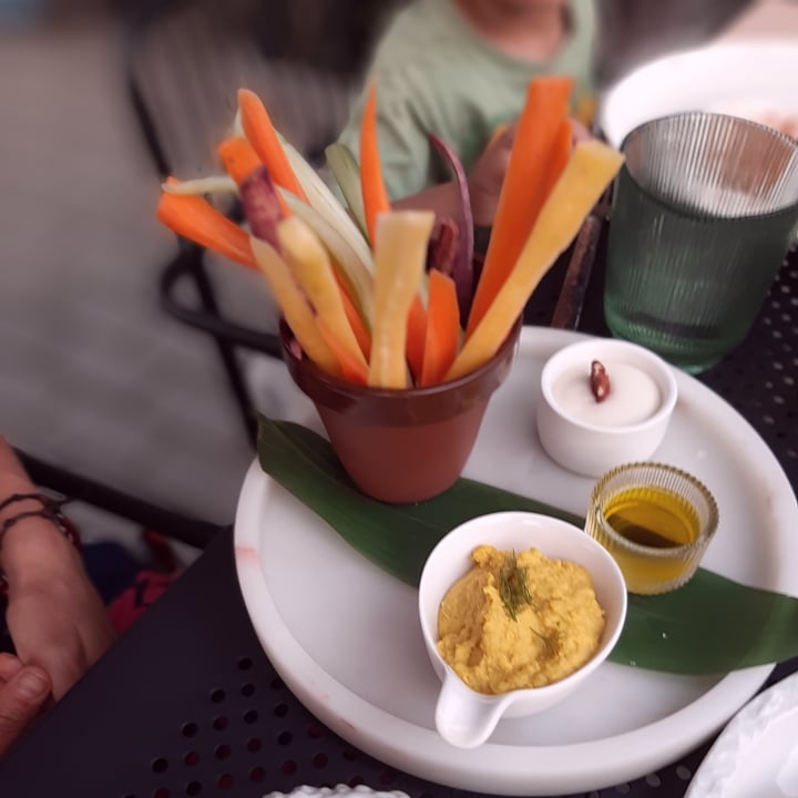 photo of Plant Bistrot HUMMUS E PINZIMONIO shared by @ellymacnina on  20 Jun 2024 - review