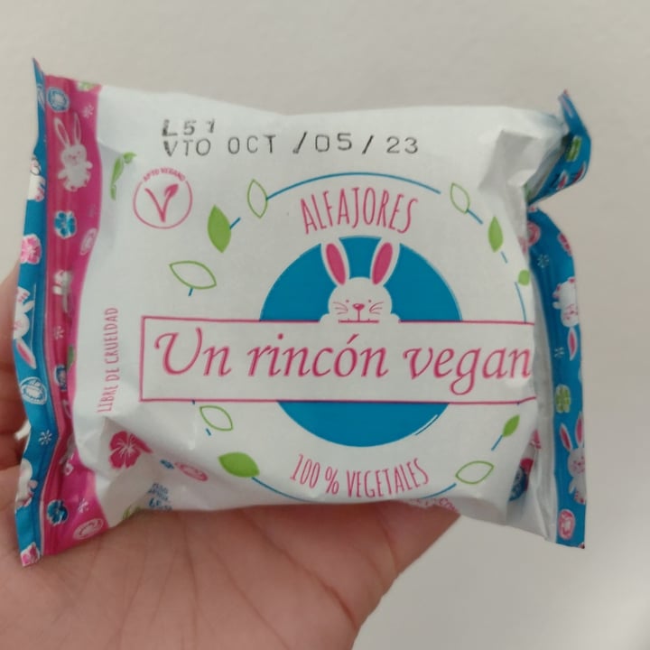 photo of Un Rincón Vegano Alfajor sabor Coco shared by @thomasbr05 on  25 Aug 2023 - review