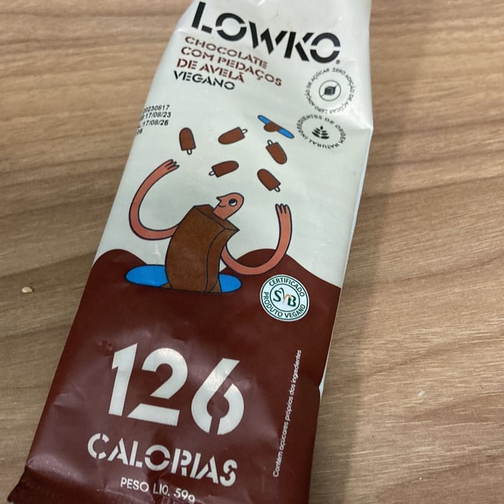 photo of Lowko picolé de chocolate com pedaços de avelã shared by @paulabenevides on  20 Sep 2023 - review