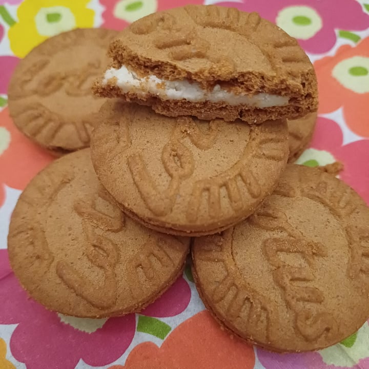 photo of Lotus Biscoff Biscoff Sandwich Cookie (Vanilla Flavour) shared by @miocillo0 on  21 Nov 2024 - review