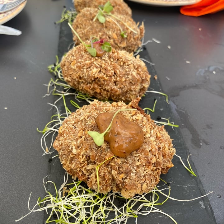 photo of Utopía Croquetas De Jackfruit Ao Viño Tinto shared by @rebevegana on  17 Aug 2024 - review