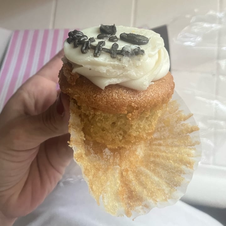 photo of Erin McKenna's Bakery LA vanilla cupcake shared by @ktbombin on  31 Oct 2023 - review