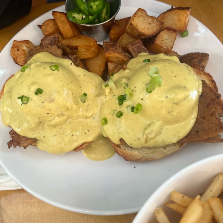 photo of Cleveland Vegan Benedict Breakfast Plate shared by @dankreject on  24 Oct 2024 - review
