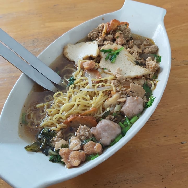 photo of Vegetarian Food Ratsamitham Foundation Bah Mee Nam (Yellow Noodles In Vegetable Soup) shared by @herbimetal on  21 Jan 2025 - review
