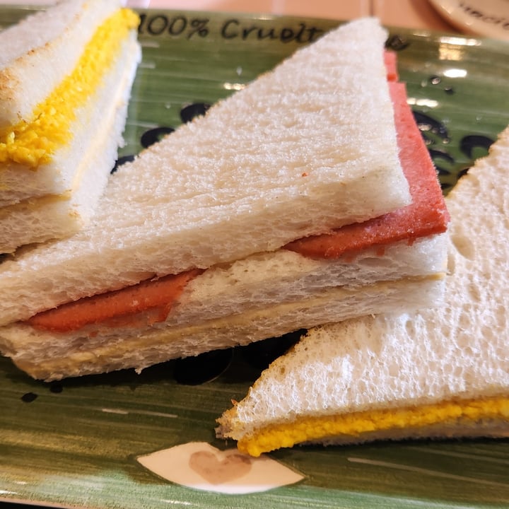 photo of Veganius sandwich de miga de huevo shared by @ines1989 on  13 Oct 2024 - review