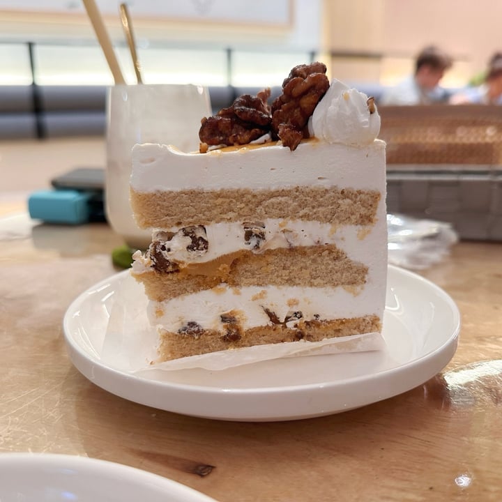 photo of Brown Poodle Cafe Salted Caramel Walnut Cake shared by @dafnelately on  16 Oct 2023 - review