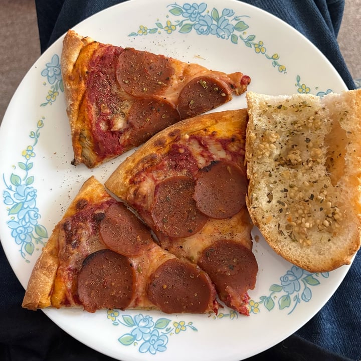 photo of Angelina's Apizza Vegan Pepperoni and Cheeze Pizza shared by @maccafan1974 on  23 Apr 2025 - review