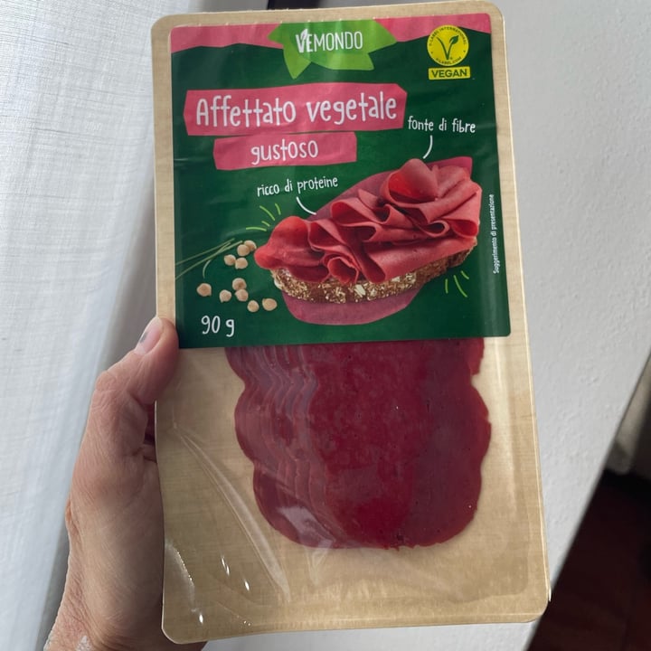 photo of Vemondo affettato vegetale gustoso shared by @clelialuisa on  26 May 2024 - review