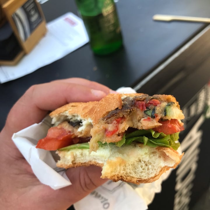 photo of L'Officina Easy panino vegano shared by @silviaco on  10 Oct 2023 - review